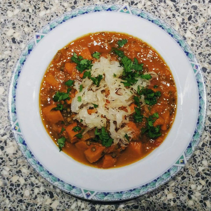Pompoen-bruine-linzen-curry-zuurkool